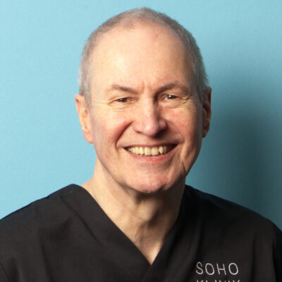 Headshot von Dr. Thomas Kuipers lächelnd. Aufgenommen vor einem hellen Hintergrund.